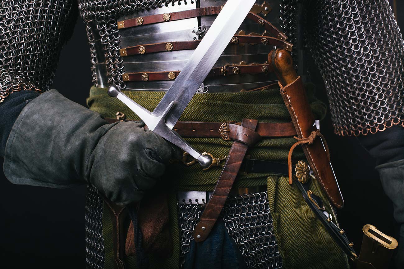 Ritter mit Schwert und Kettenhemd